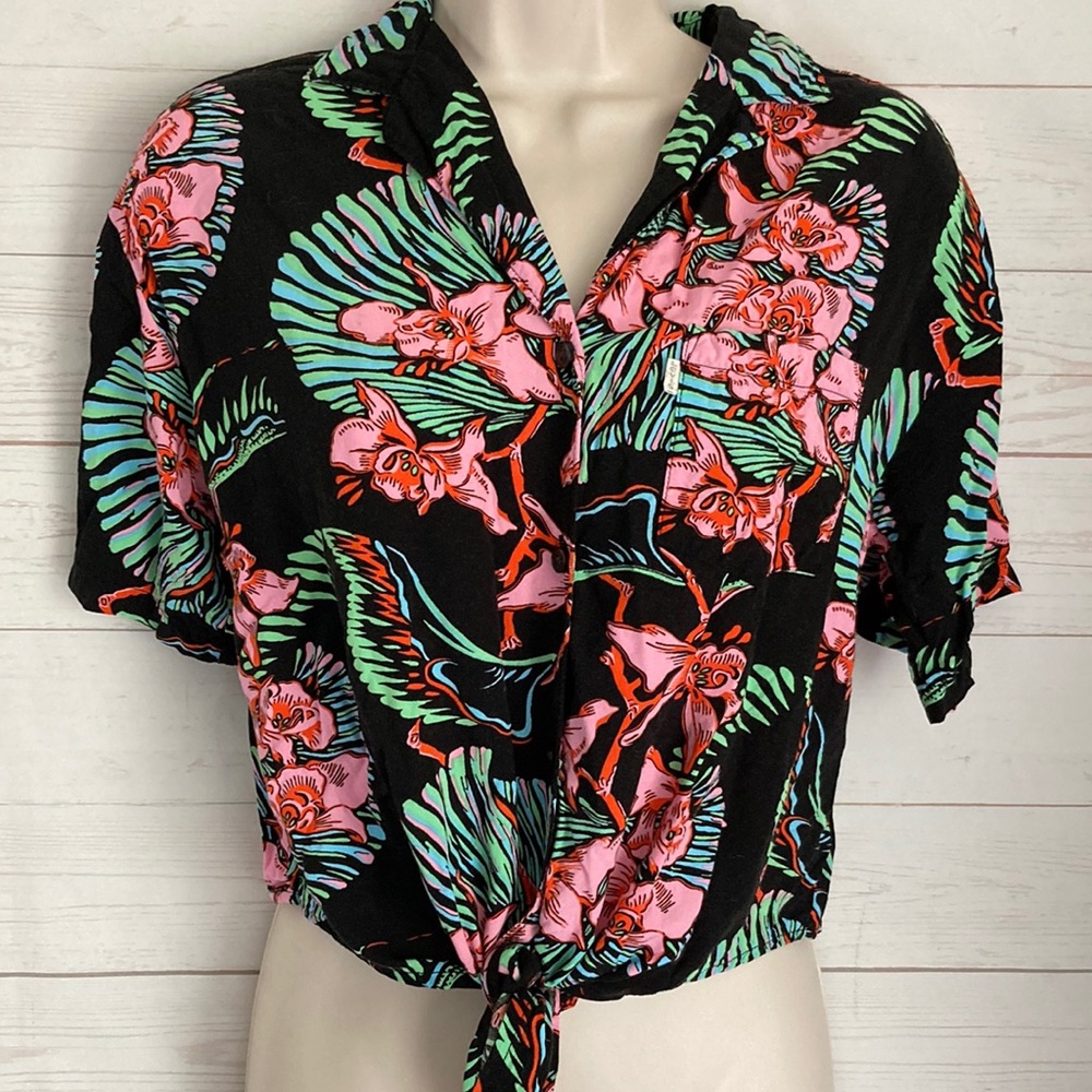 Levi’s XS Button Front Tie Waist Floral Crop Top Black & Pink
